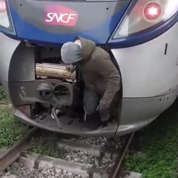 On train from Italy to France inspectors find an unwelcome surprise.