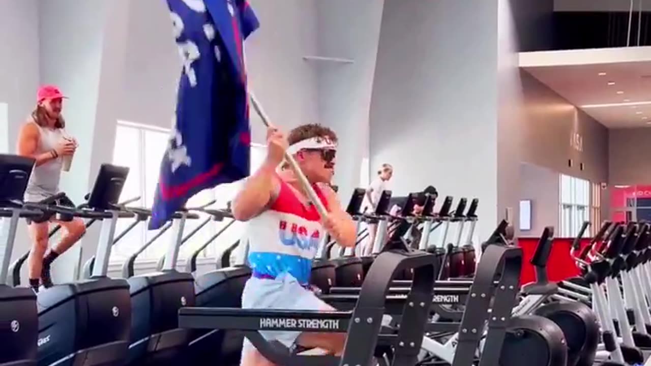 HOW A TRUE TRUMP SUPPORTER TRAINS 📖💪🧢