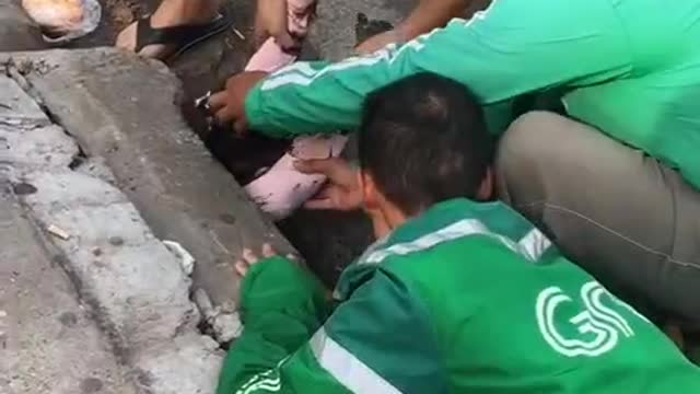 Rescue the trapped baby under the drain