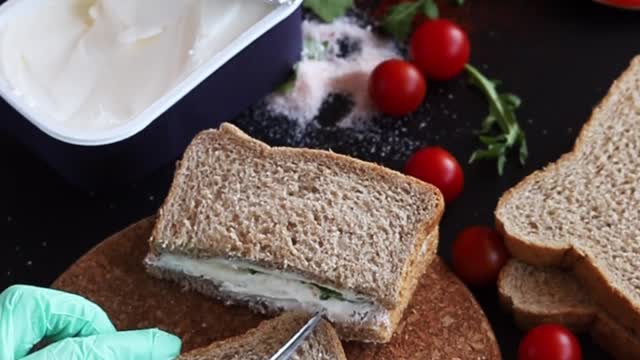 Preparing Sandwitch