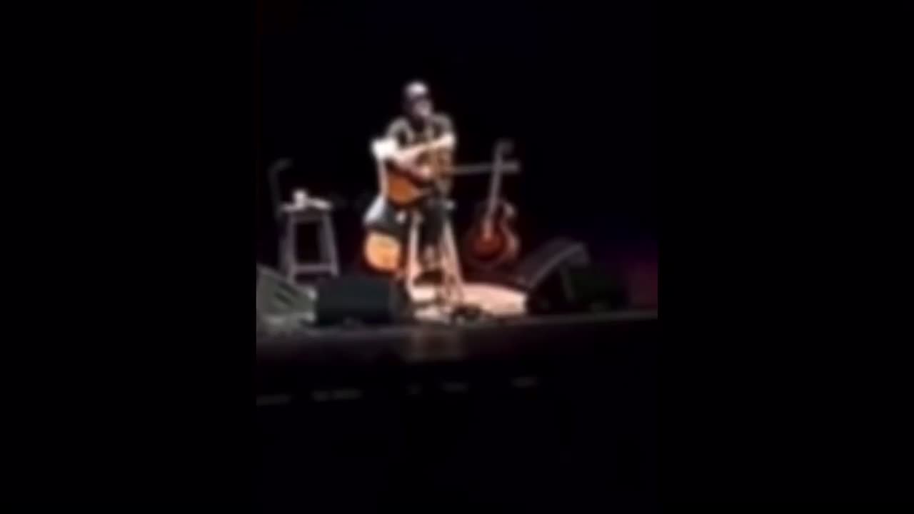 Aaron Lewis country star