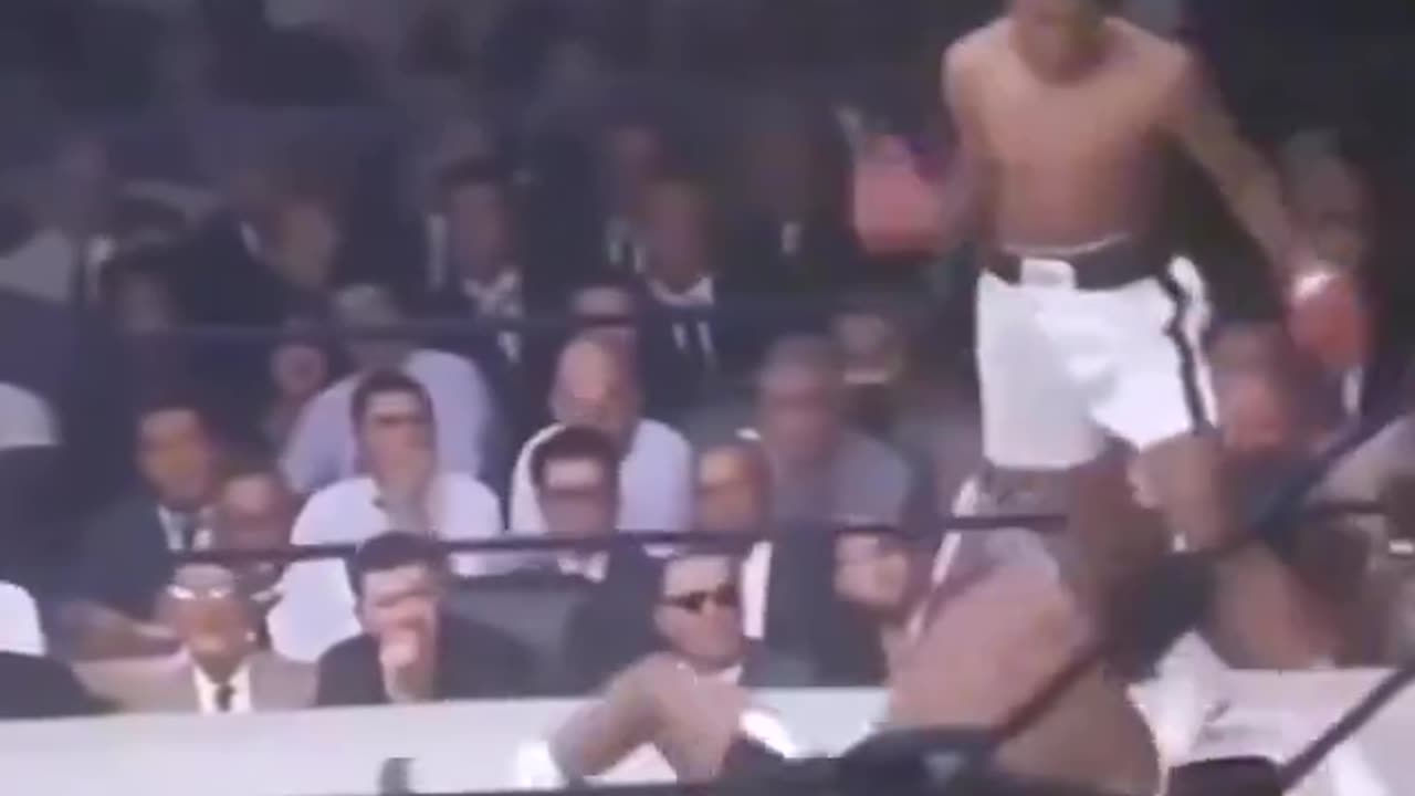 Ali vs Liston 2, many believe that Liston threw the fight due to mob connections