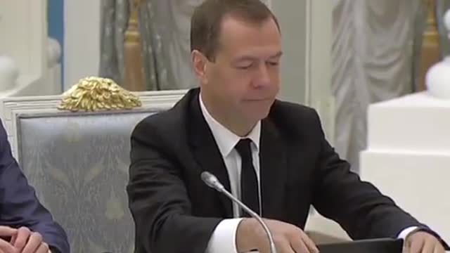 POKEMON GO Shock ! Dmitry Medvedev plays POKEMON GO under Putin. Funny Videos