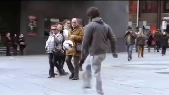 Cristiano Ronaldo #cr7 disguised as a street busker #good action