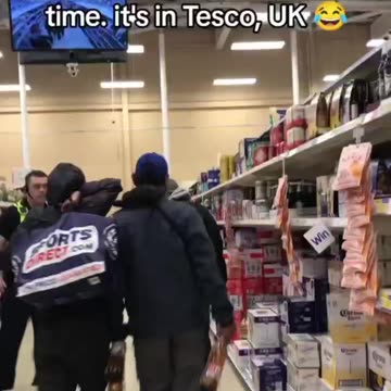 Thieves Are Getting More BRAZEN In Britain! Tesco Gets Robbed