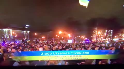 Latvians sing Ukrainian national anthem outside Russian embassy in Riga. ♥️🇺🇦