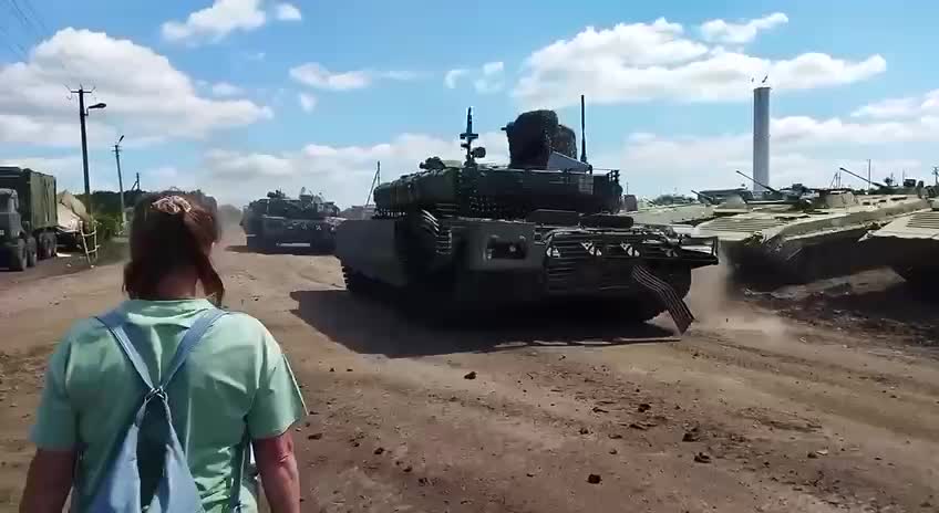 A pair of T-90M tanks with traces of active use.