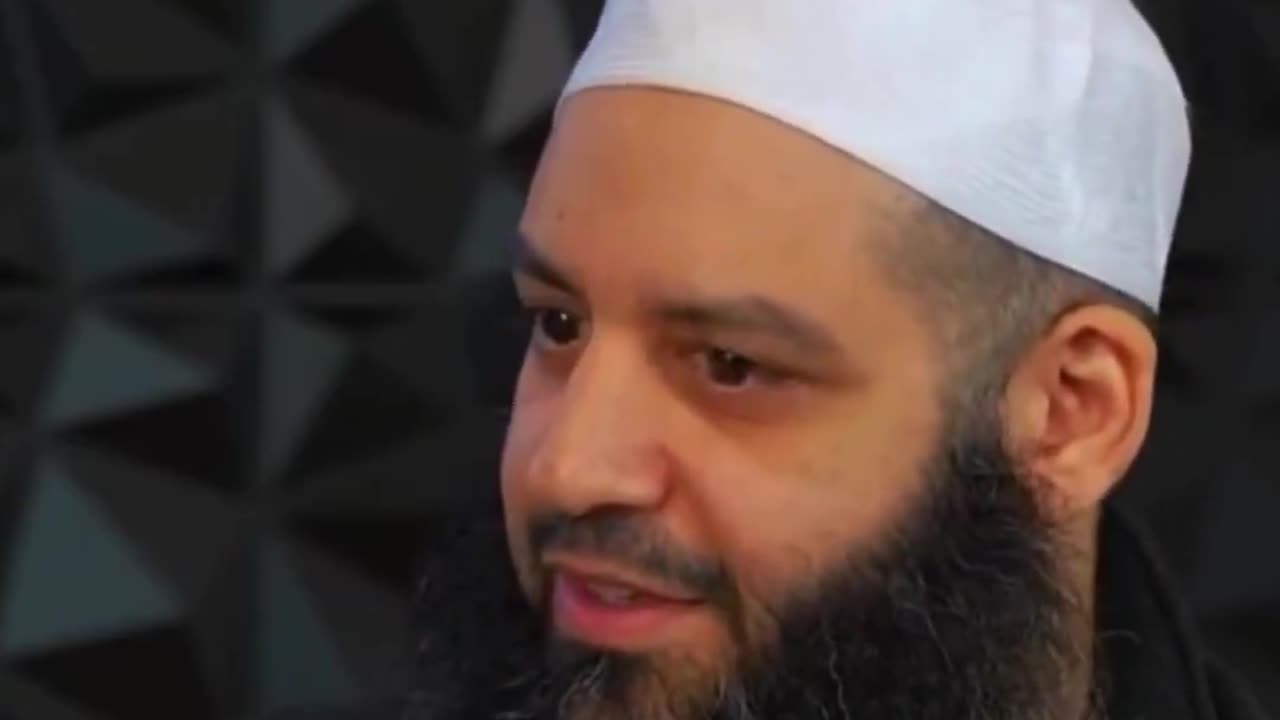 “Listening to music is a major sin, Allah does not want it”, says Islamic scholar.