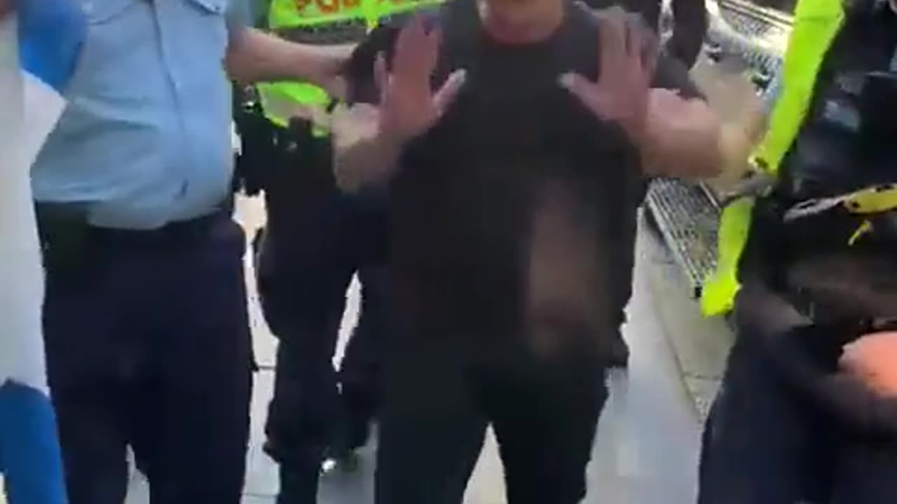 Australian Police Arrest Man Holding Israeli Flag Near Pro-Hamas Rally As They Yell 'F*ck The Jews'