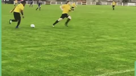 We've all seen moments like this in Sunday League... 😂⚽️