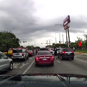 DASHCAM: Chicago Thugs With Automatic Rifle Open Fire In Traffic