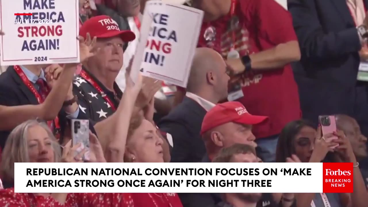 BREAKING NEWS- RNC Crowd Explodes In Applause For Peter Navarro, Who Just Got Out Of Prison