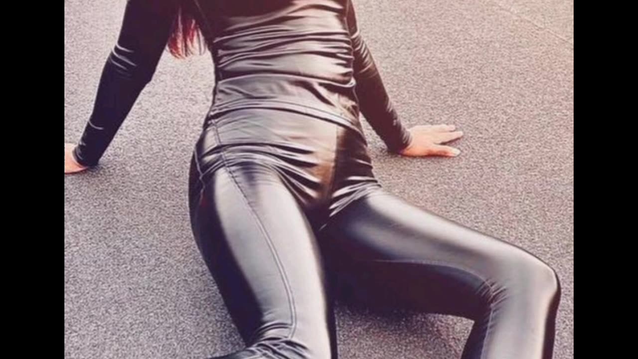 Graceful collection of faux & latex leather leggings pants outfit ideas