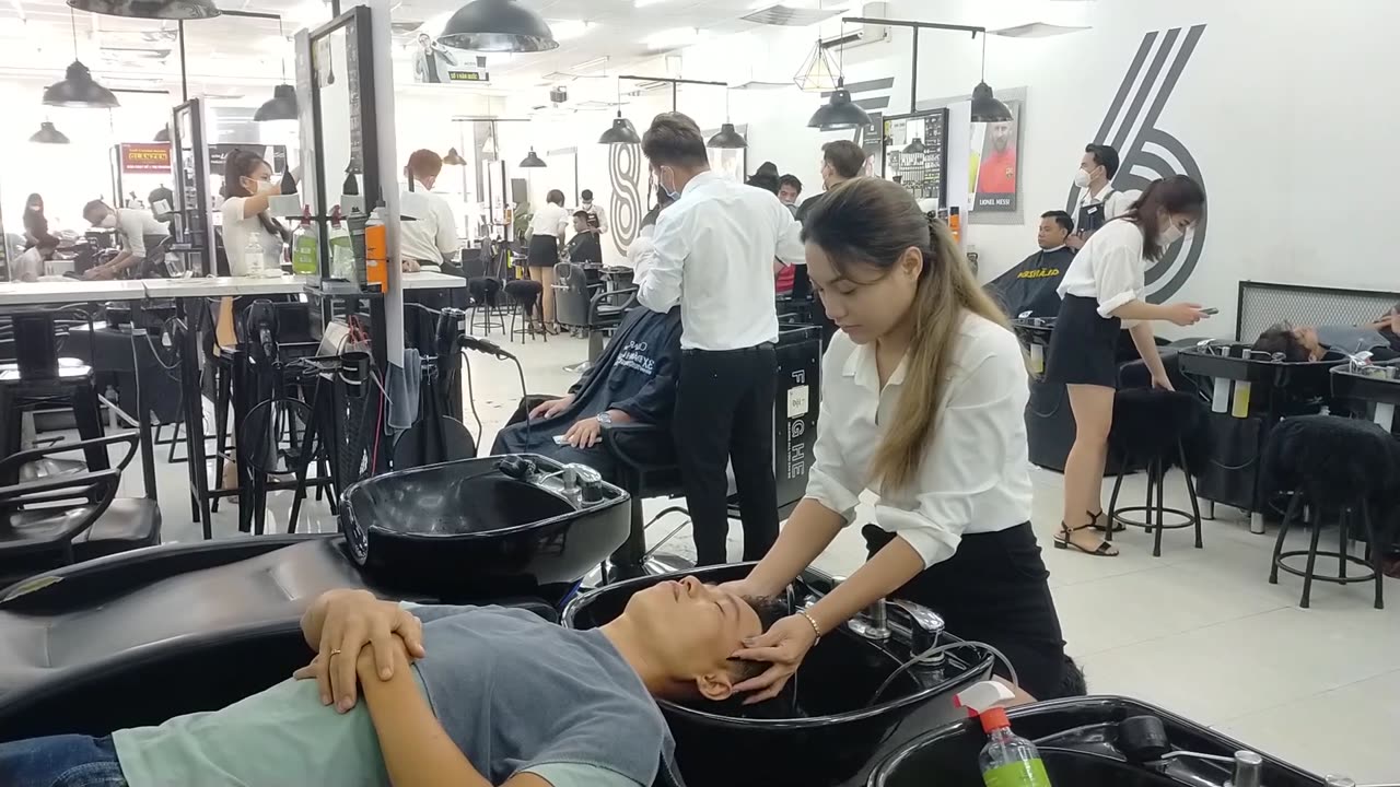 Full version, relaxing hair wash and facial massage at 30 shine Vietnam men's hair system