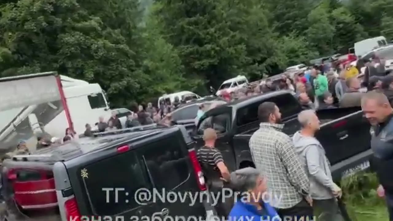 Ukrainian civilians attacked the TCC abductors from the Ukrainian Zelensky regime. Full Video.