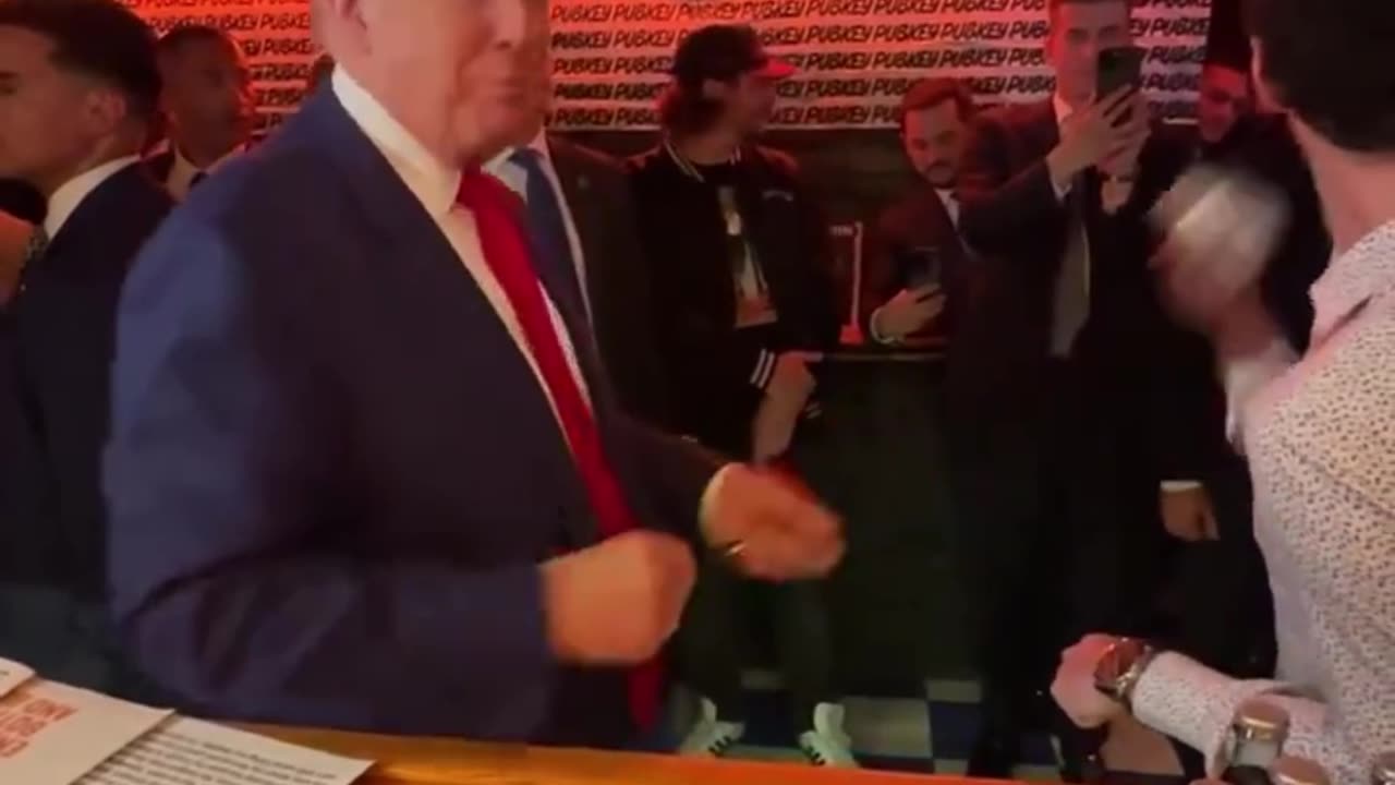 🍔 NEW: Trump Buys Burgers with Bitcoin at NYC Crypto Bar Before Long Island Rally!