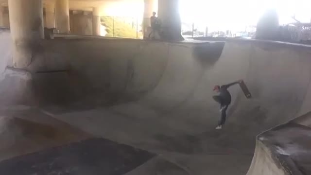 Guy misses skateboard falls on ankle