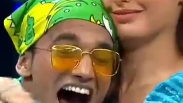 Nora fatehi hug viral video