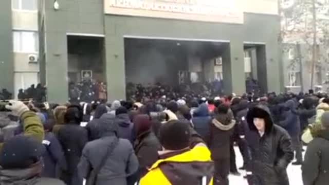 Explosions at the entrance to the administrative building city of Aktobe in northwestern Kazakhstan