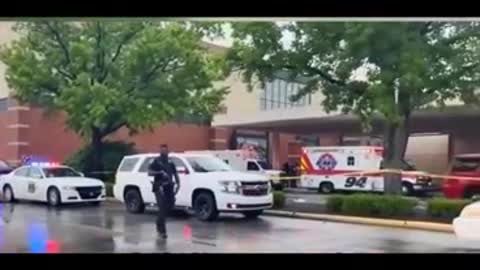 U.S. mall shooting, gunman shot dead by local citizen