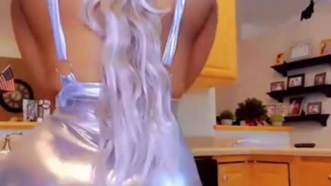 Check her Azz moves with the song..