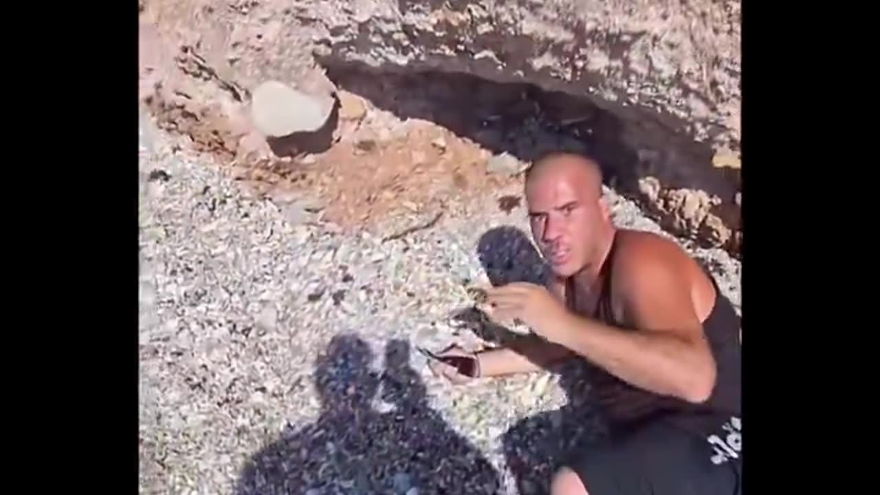 ΝΑ ΑΓΕΙΑΣΕΙ το ΧΕΡΙ σου, ΠΑΛΙΚΑΡΕ !! ΝΕΑΡΗ ΓΛΙΤΩΣΕ ΒΙΑΣΜΟ !! ΧΑΡΗΝ την ΕΠΕΜΒΑΣΗ ΕΝΟΣ ΠΑΛΙΚΑΡΙΟΥ