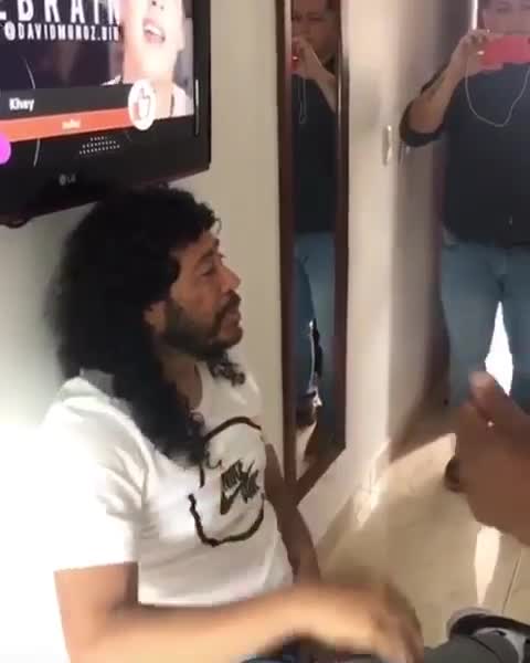 Tino Asprilla le corta el pelo a René Higuita