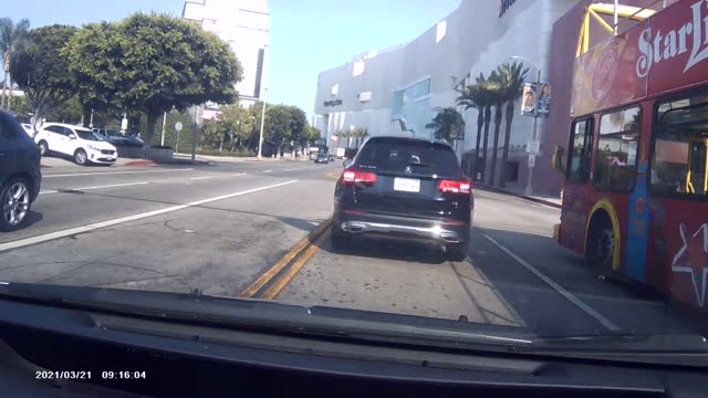 Distracted Driver Fails to Notice Brake Lights