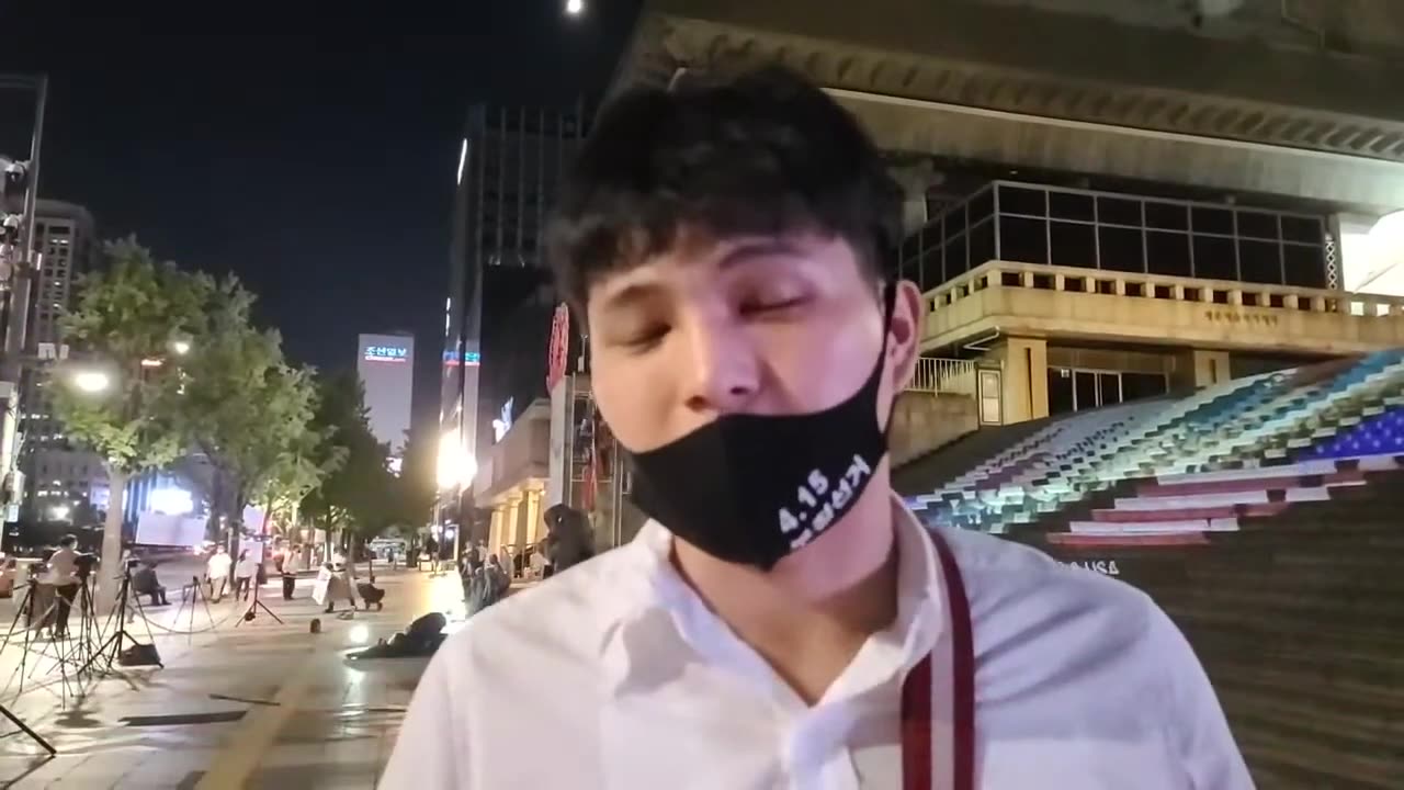 20201003_V3_S01(NvLZBWdbpbU)광복절 집회가 미련이 남는다는 젊은 청년을 광화문에서 만나다