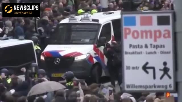 Police Clash With Covid 19 Anti Lockdown Protesters In Amsterdam