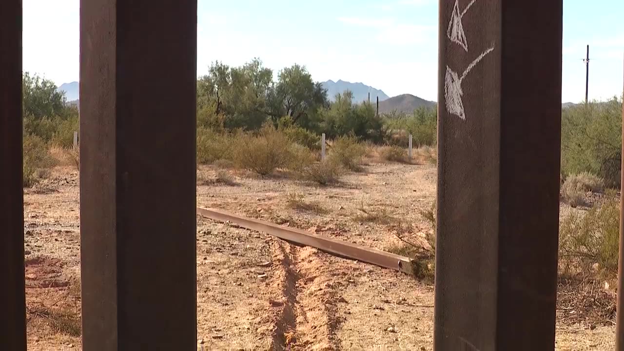 Viral Video Catches Illegal Immigrants Rushing Hole In Border Wall