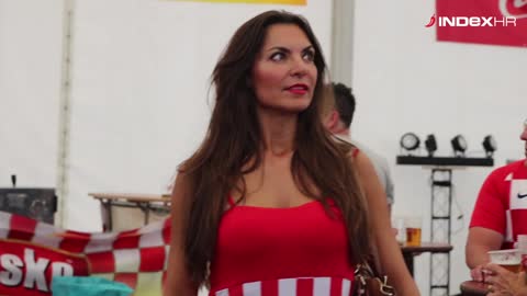 Vatrene navijačice bodre Hrvatsku na zagrebačkom Trgu