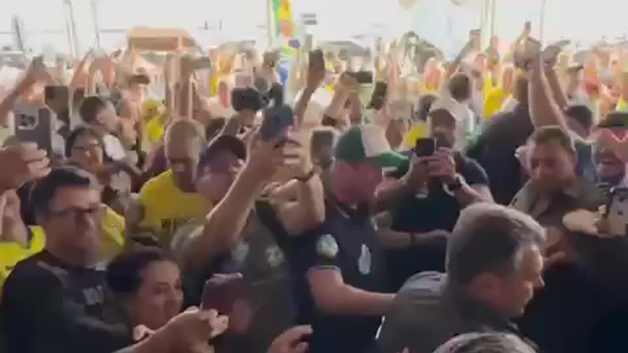Bolsonaro em Manaus. Energia contagiante!