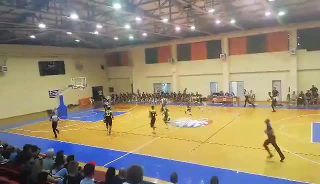 Τρίποντη βόμβα από Τόμας