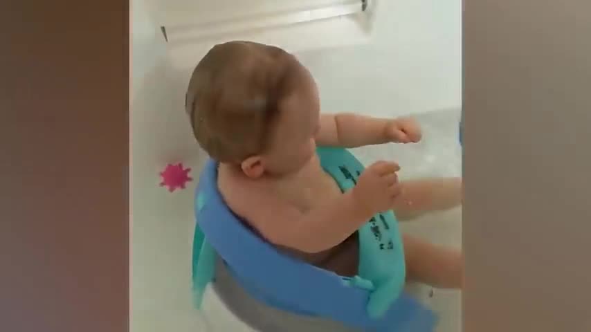little babies reaction is priceless <3 you must see his face at the end of the video.