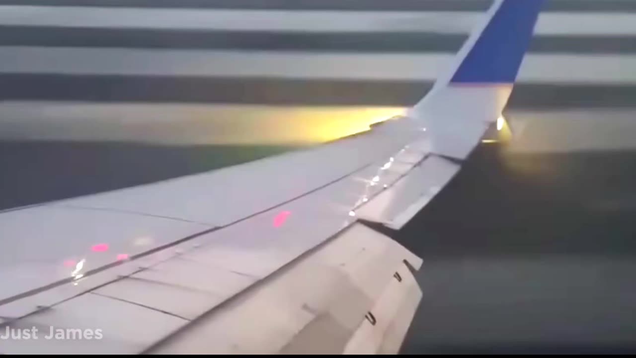 Plane wings Touch on the ground