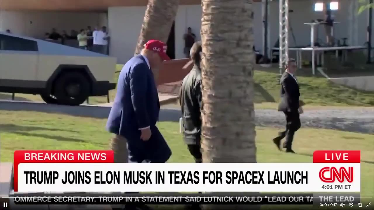 Tổng thống Trump đã đến để theo dõi vụ phóng SpaceX với @elonmusk! 🔥