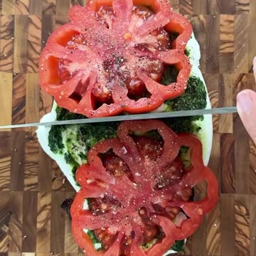 Wild garlic pesto, burrata and tomatoes on toast 🌱