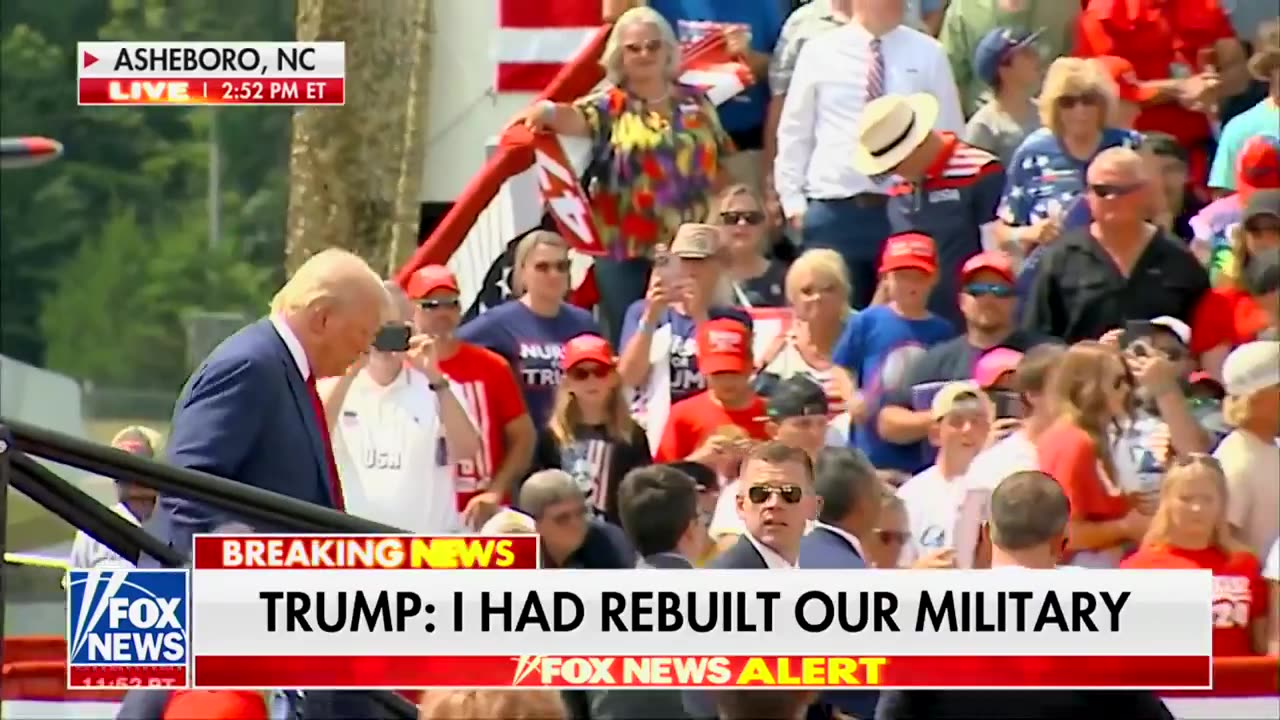 🚨Trump walks out of bulletproof glass to hug a fan in the crowd who fainted