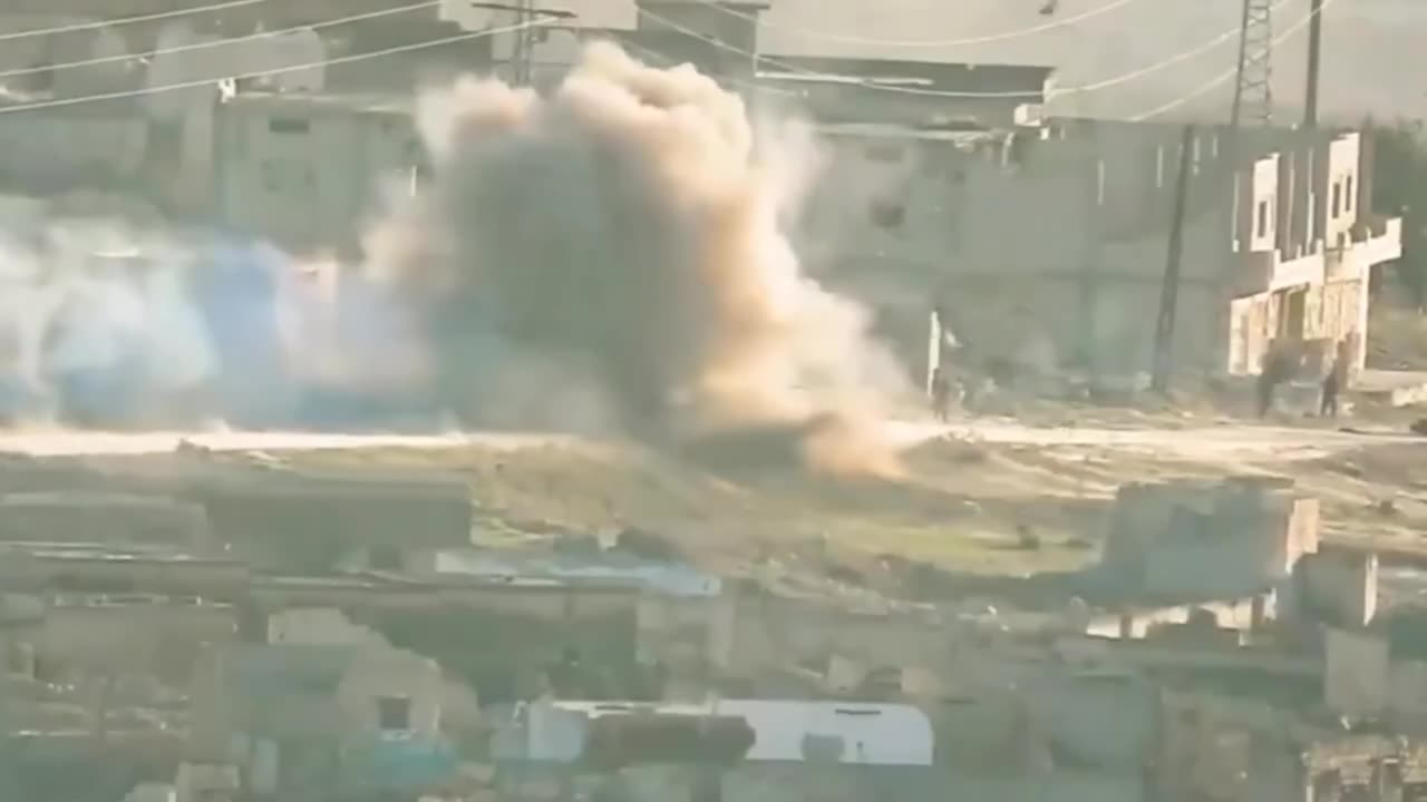 💥 ATGM strike on a retreating Syrian tank with infantry on its armor near Hama