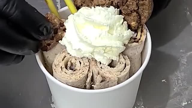 CHOCOLATE COOKIES ice cream rolls street food