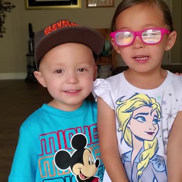 Susie and Eli sing Jesus Loves me