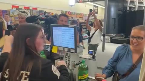 Trump gives a Pennsylvania mom of three $100 toward her groceries.