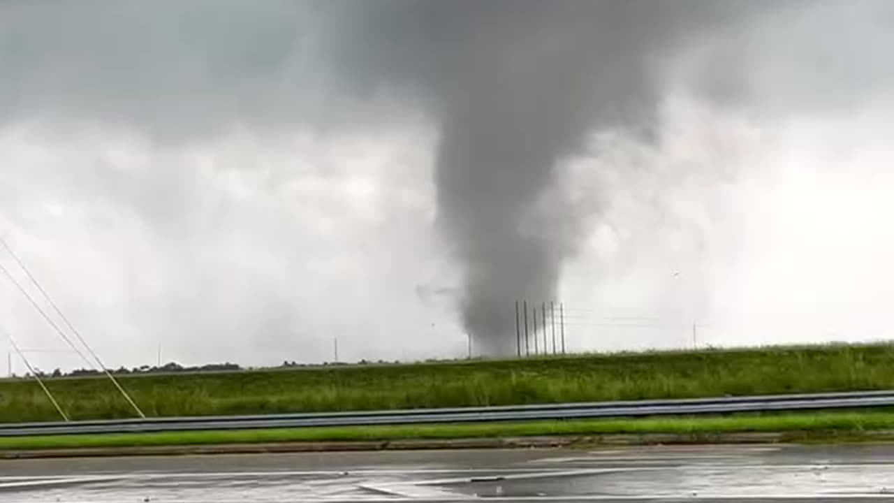 Tornado on the ground in Wellington, reports of damage