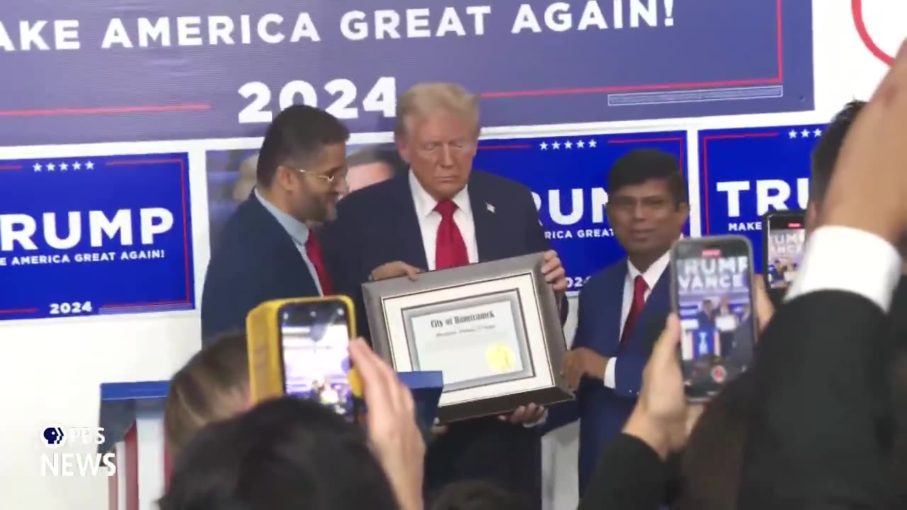 Hamtramck, Michigan Mayor Amer Ghalib presents President Trump with a certificate of appreciation!