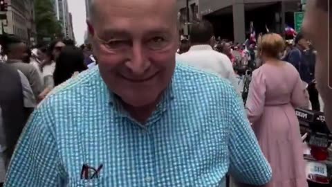 Chuck Schumer he was heckled 😂 in public humiliation at the Dominican Day Parade in NYC,