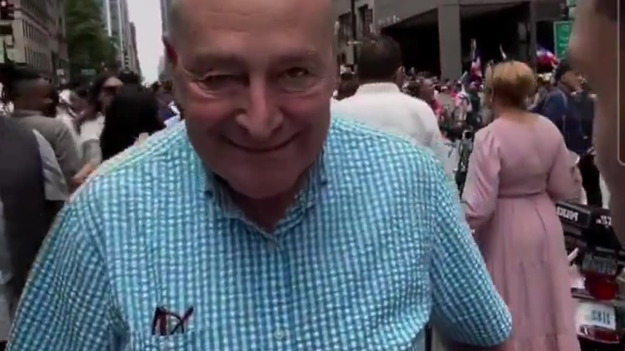 Chuck Schumer he was heckled 😂 in public humiliation at the Dominican Day Parade in NYC,