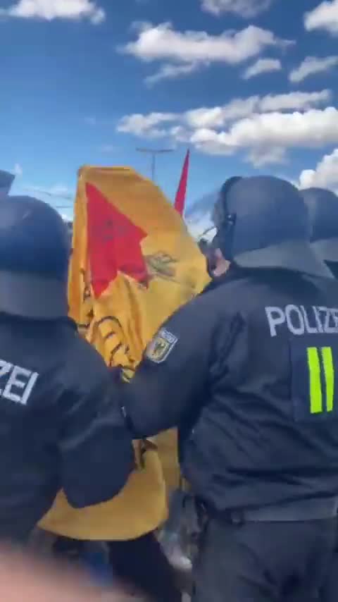 German police are attacking the G7 protestors