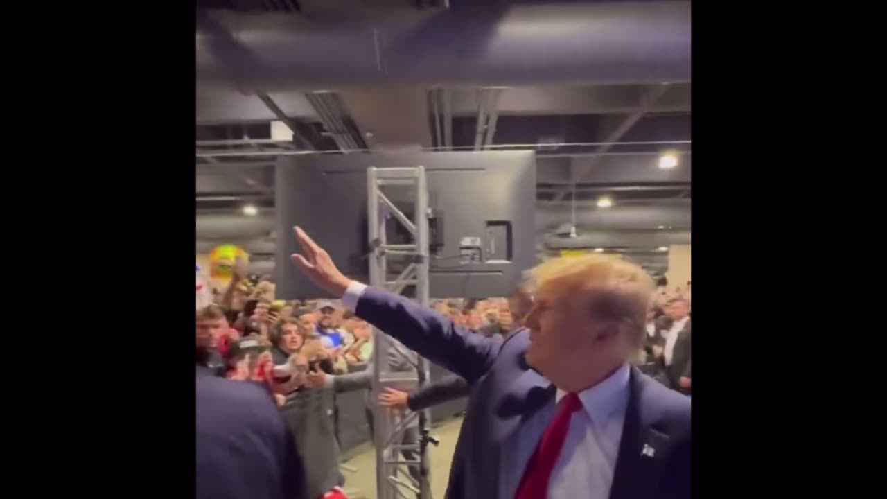 President Donald Trump was not booed at Sneaker Con / communists played mic feedback as boos