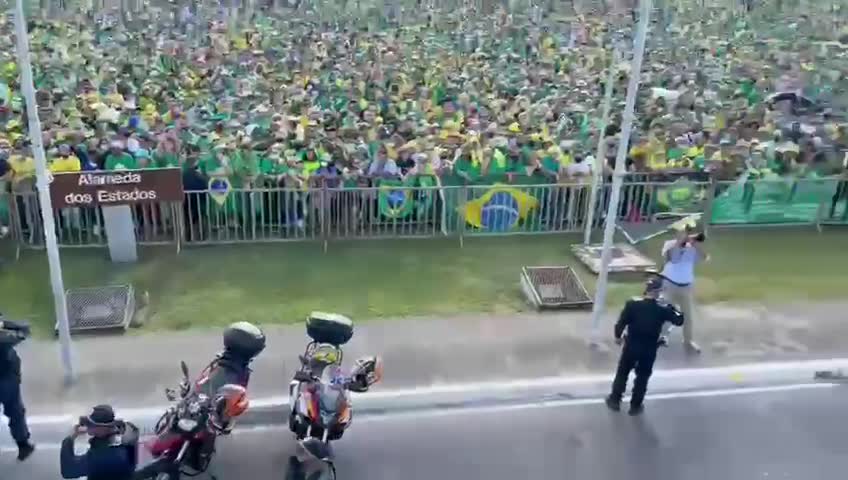 100000 people in Brazil demonstrate agains the covid scam and the fake ass pandemic